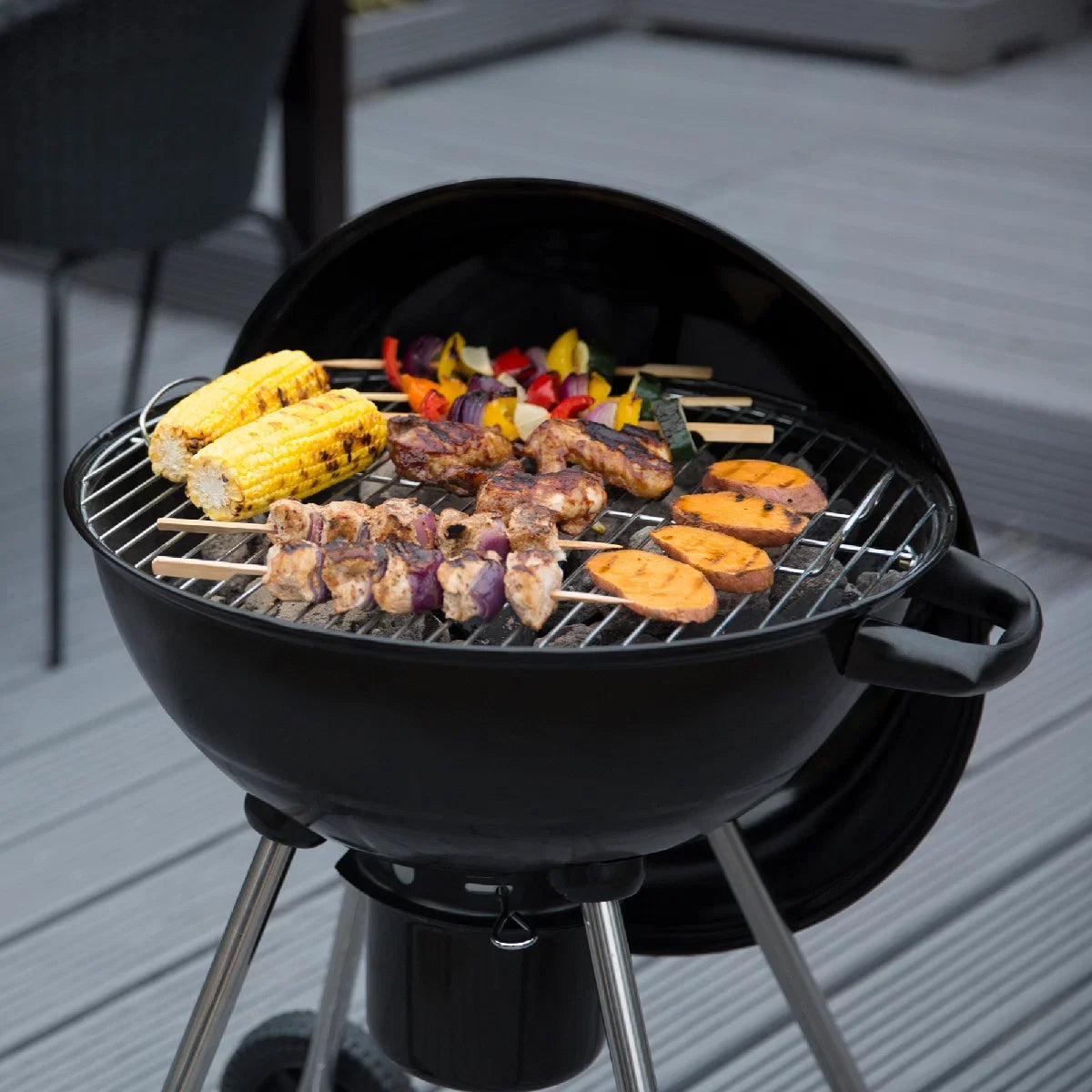 George Foreman GFKTBBQ Kettle Charcoal BBQ in Black