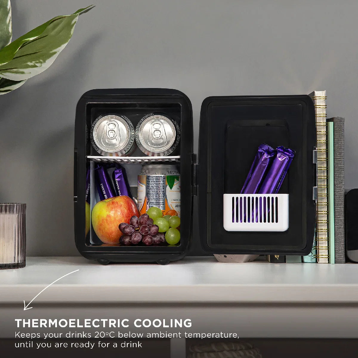 Russell Hobbs RH4CLR1001B 4L Mini Compact Cooler for Drinks and Cosmetics, Retro Style, Black & Chrome