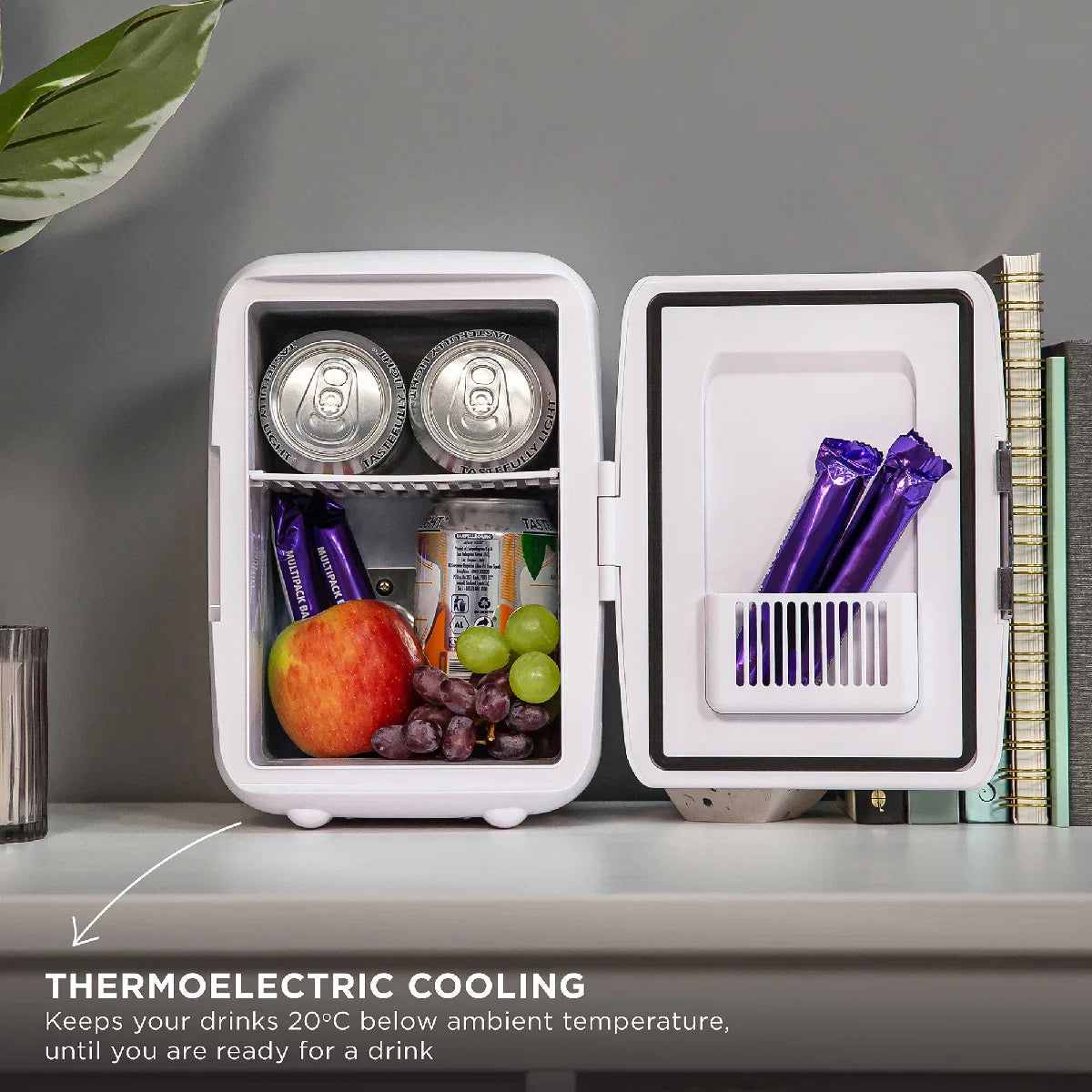 Russell Hobbs RH4CLR1001 4L Mini Compact Cooler for Drinks and Cosmetics, Retro Style, White & Chrome