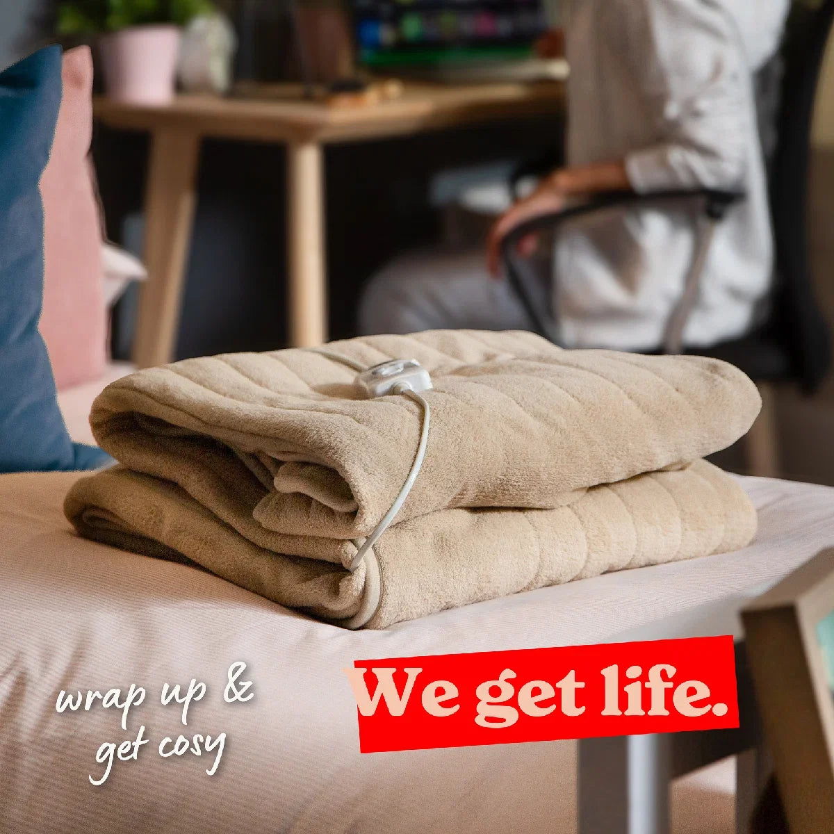 Russell Hobbs RHHT1004BG Heated Throw W/Microfleece in Beige