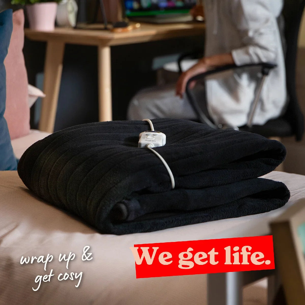 Russell Hobbs RHHT1004BLA Heated Throw W/Microfleece in Black