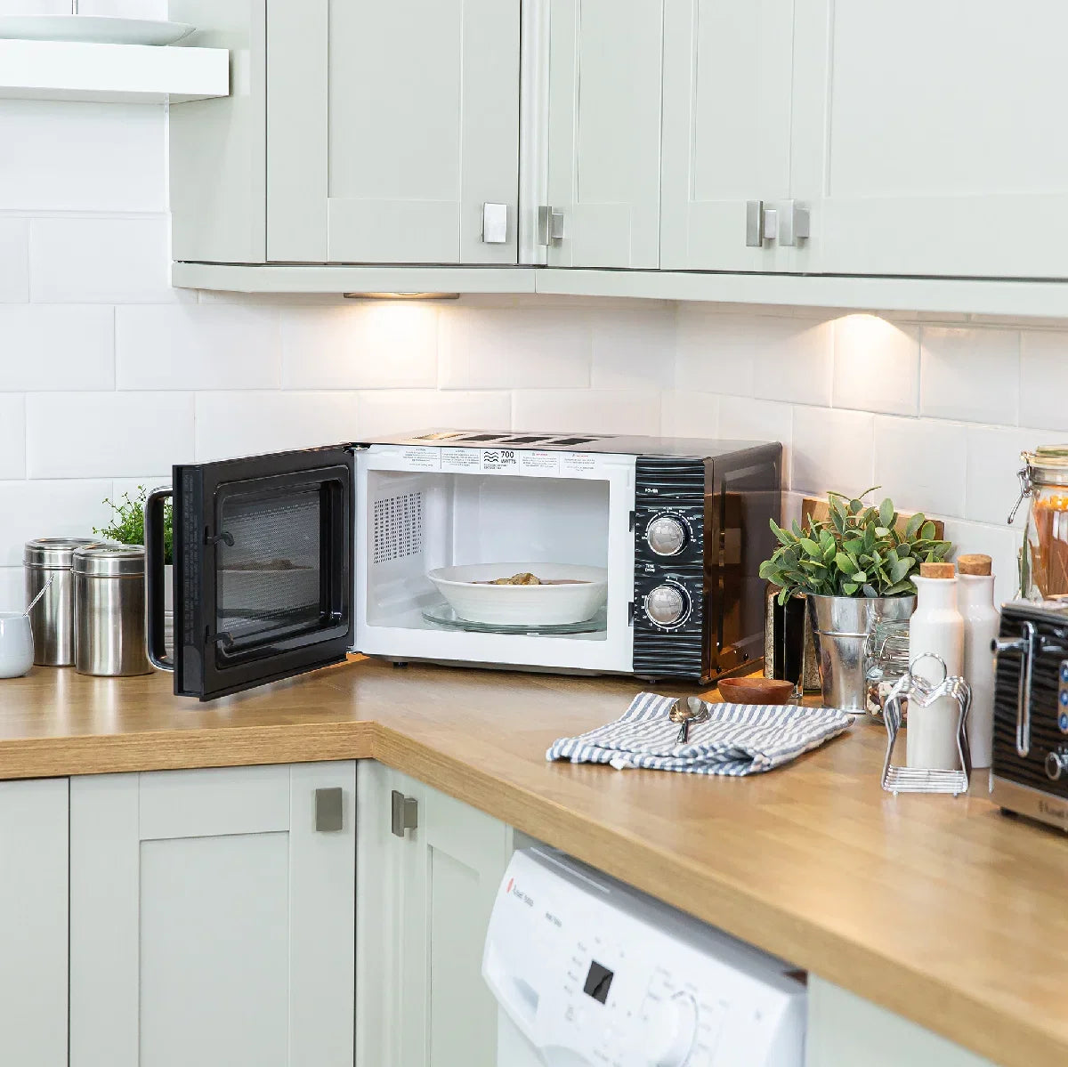 Russell Hobbs RHM1731B 17L Inspire Manual Microwave, Black
