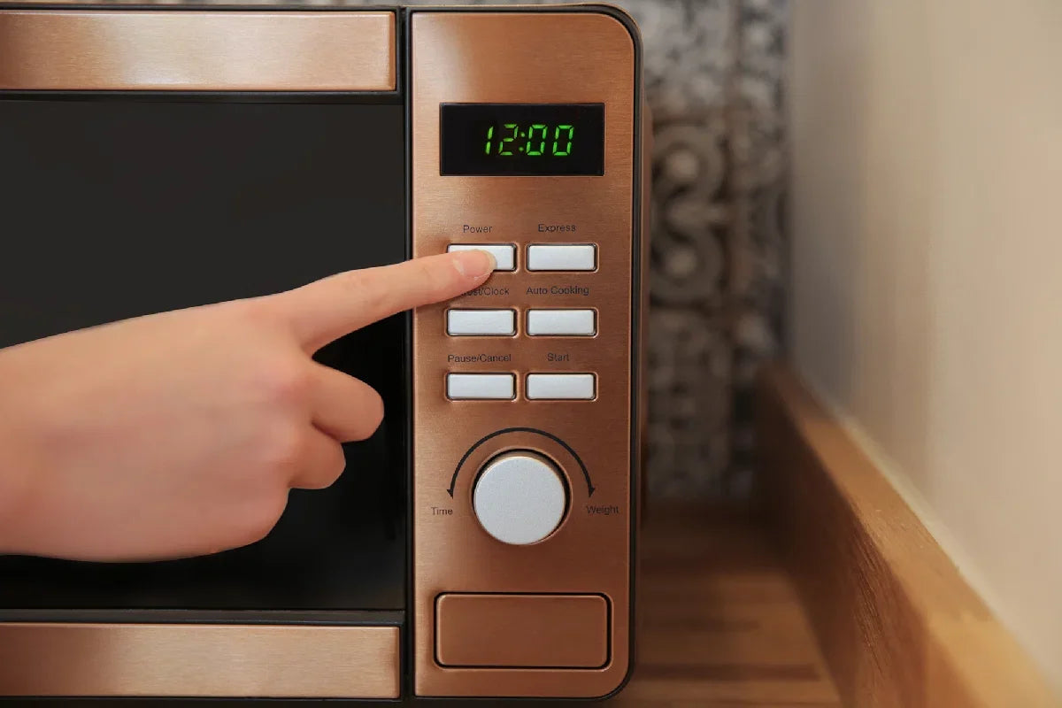 Russell Hobbs® RHMD804CP-N, 17L 800W Digital Microwave in Stainless Steel with Copper Effect