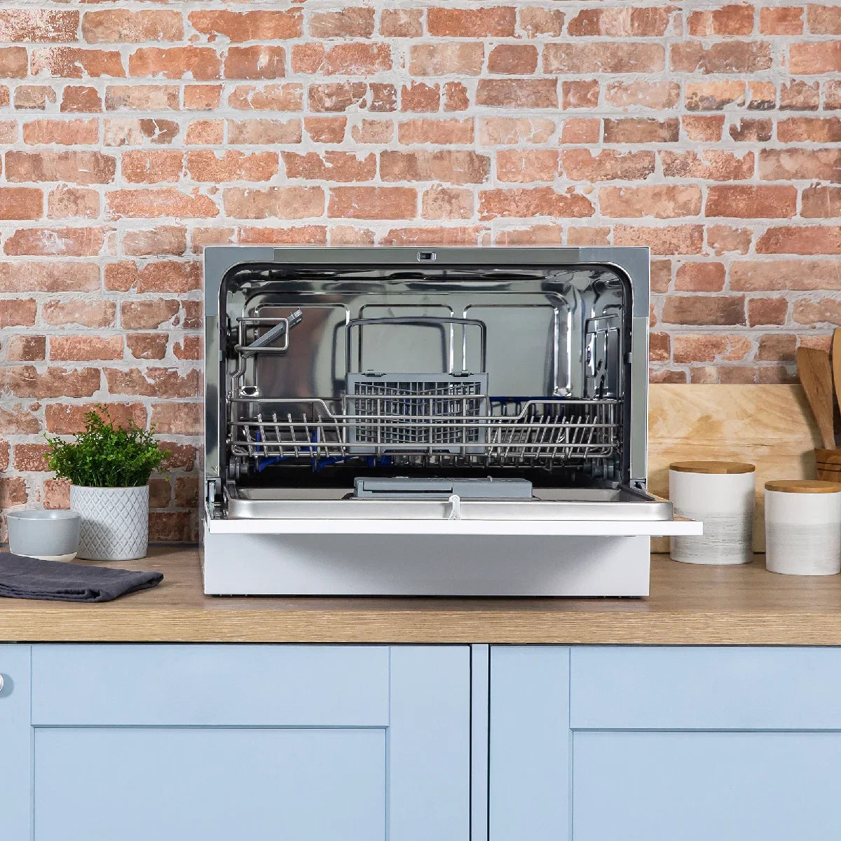 Russell Hobbs® RHTTDW6W, 6 Place Setting Table Top Dishwasher in White