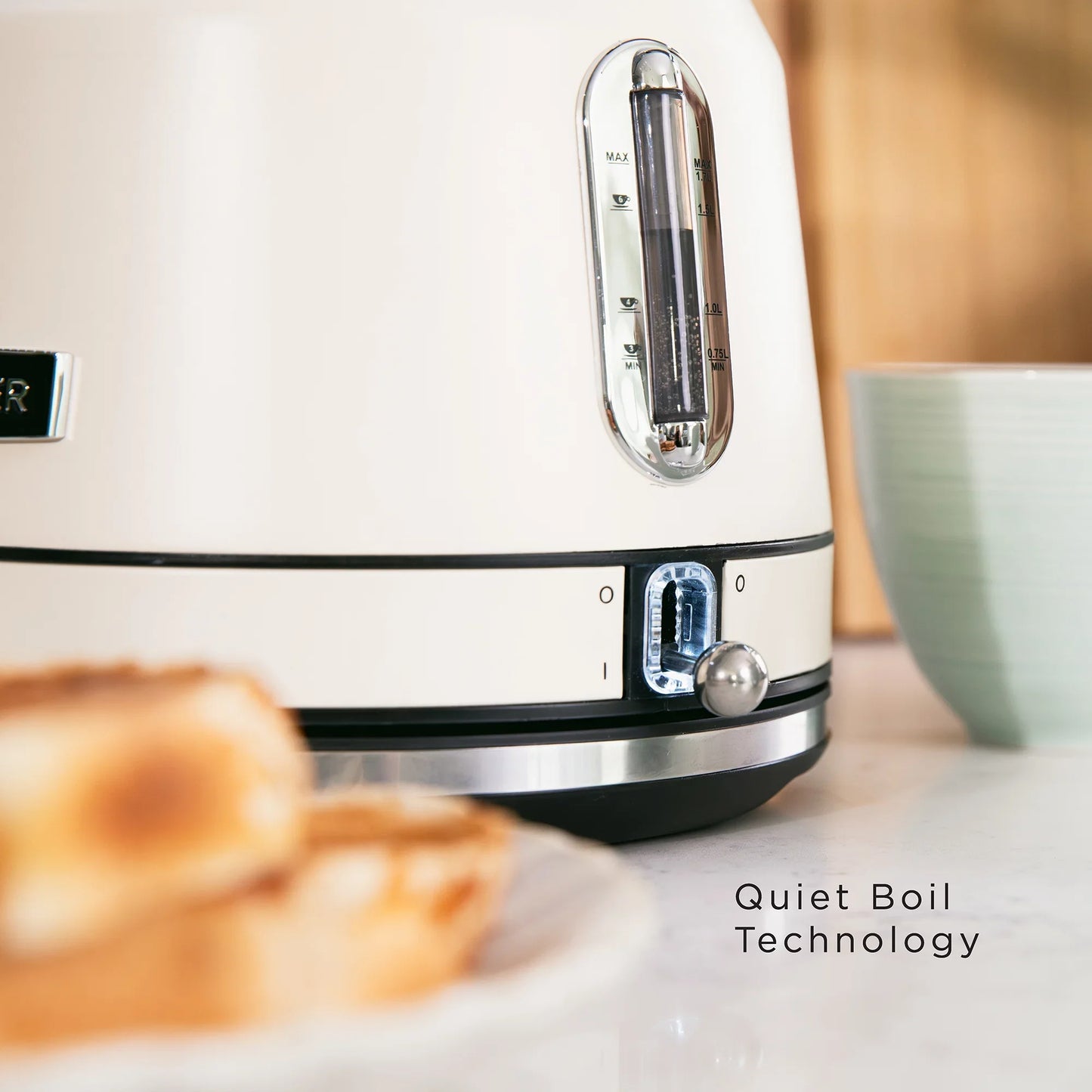 Rangemaster RMCLDK301CM Classic Kettle in Pale Cream