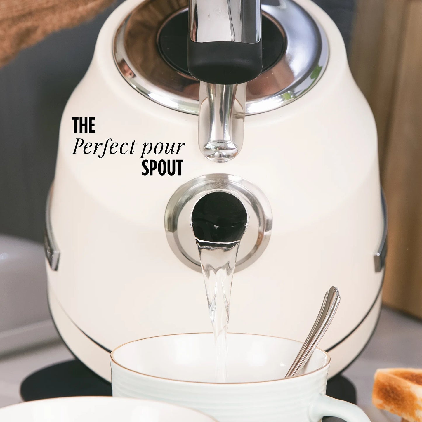 Rangemaster RMCLDK301CM Classic Kettle in Pale Cream