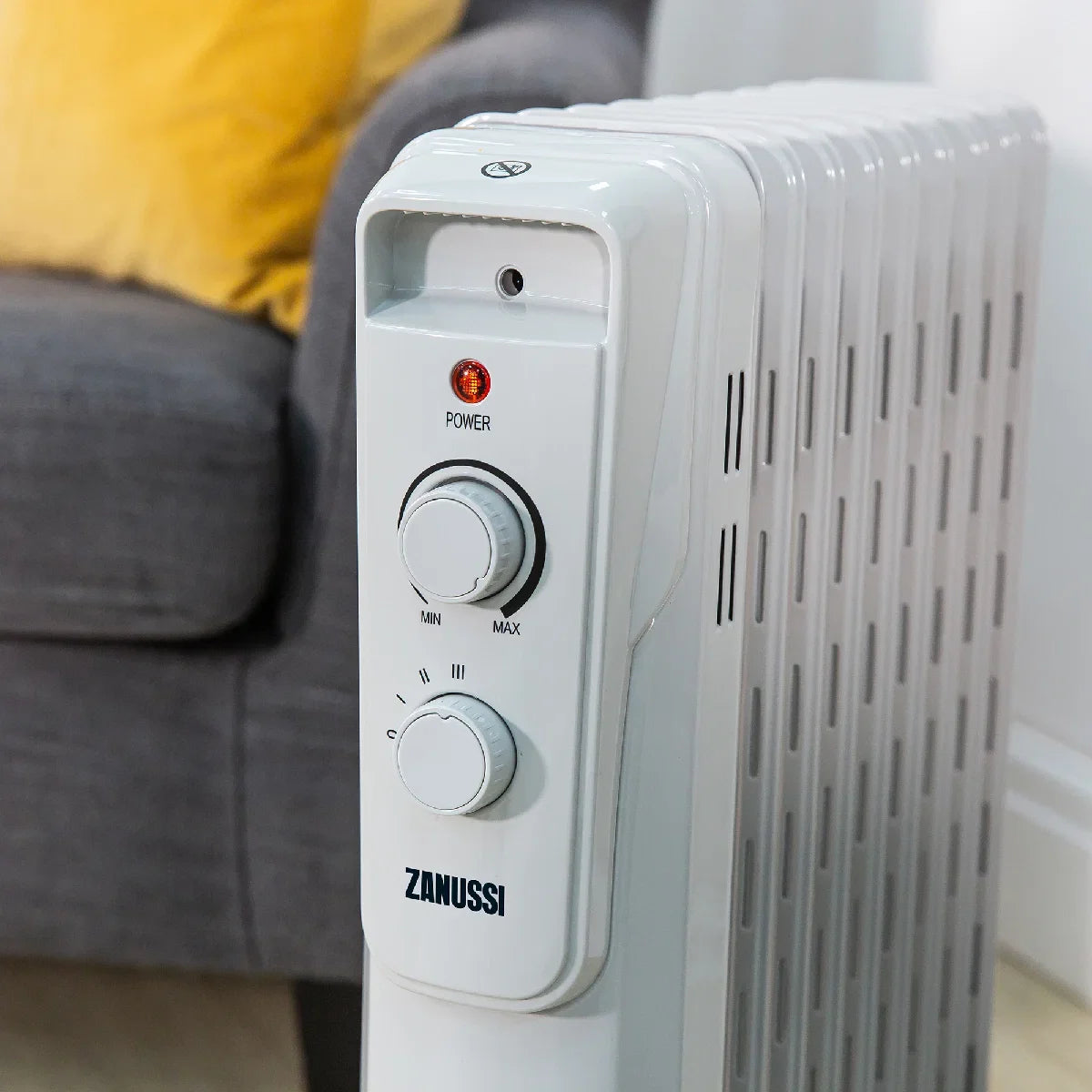 Zanussi ZOFR5004 2kW 9 Fin Oil Filled Radiator – Light Grey
